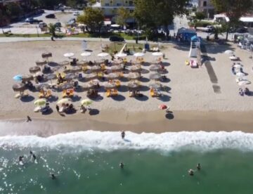 Pogled na plažu sa drona